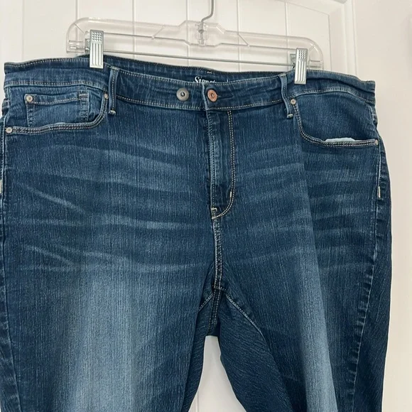 Levi Strauss  & Co., modern Capri, Sz 22W, cuffed Capri jeans, stretch, comfy - Picture 2 of 12